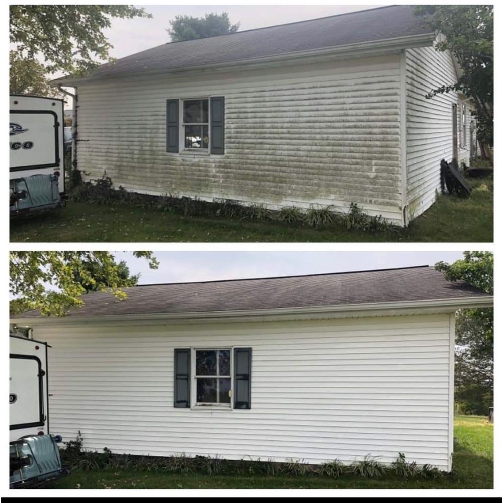 House Siding Before/After - Mold and Algae Removal